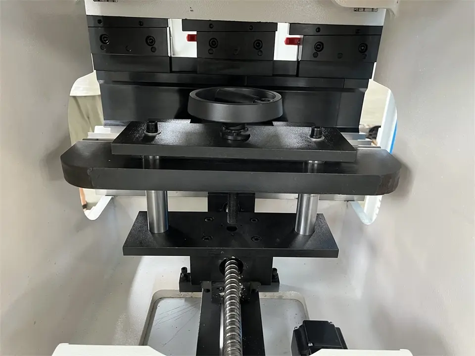 Small electric press brakes