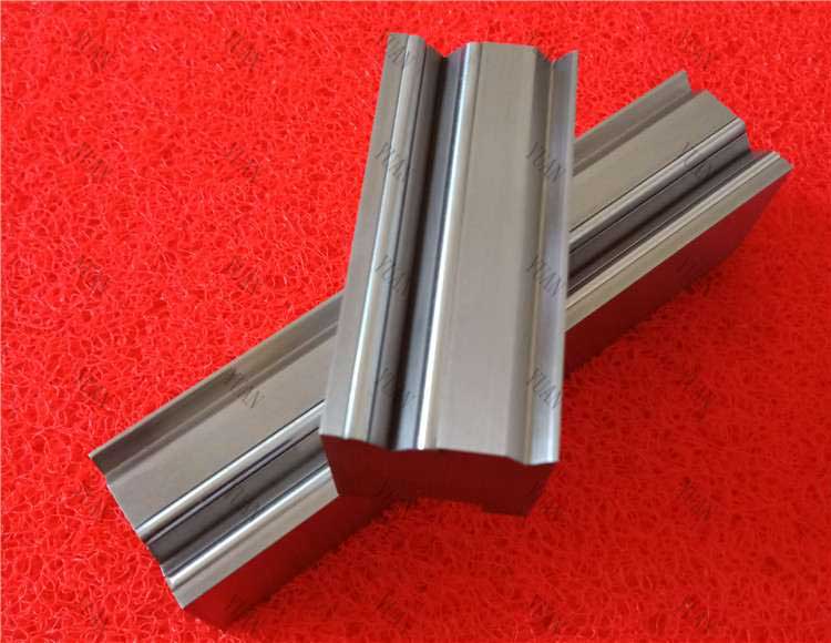 roller shoulder die