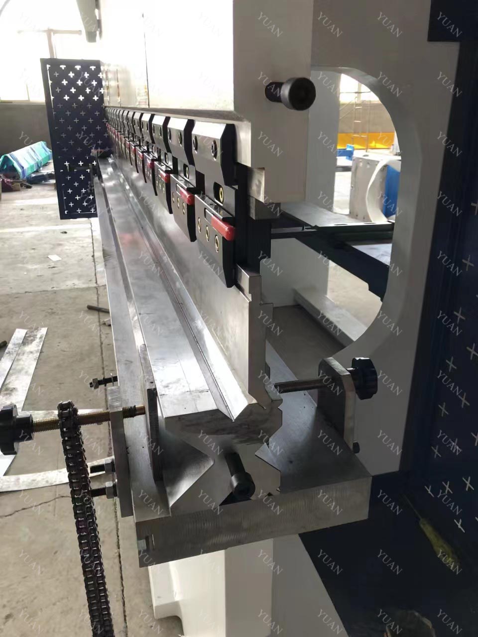 4 way v die on press brake
