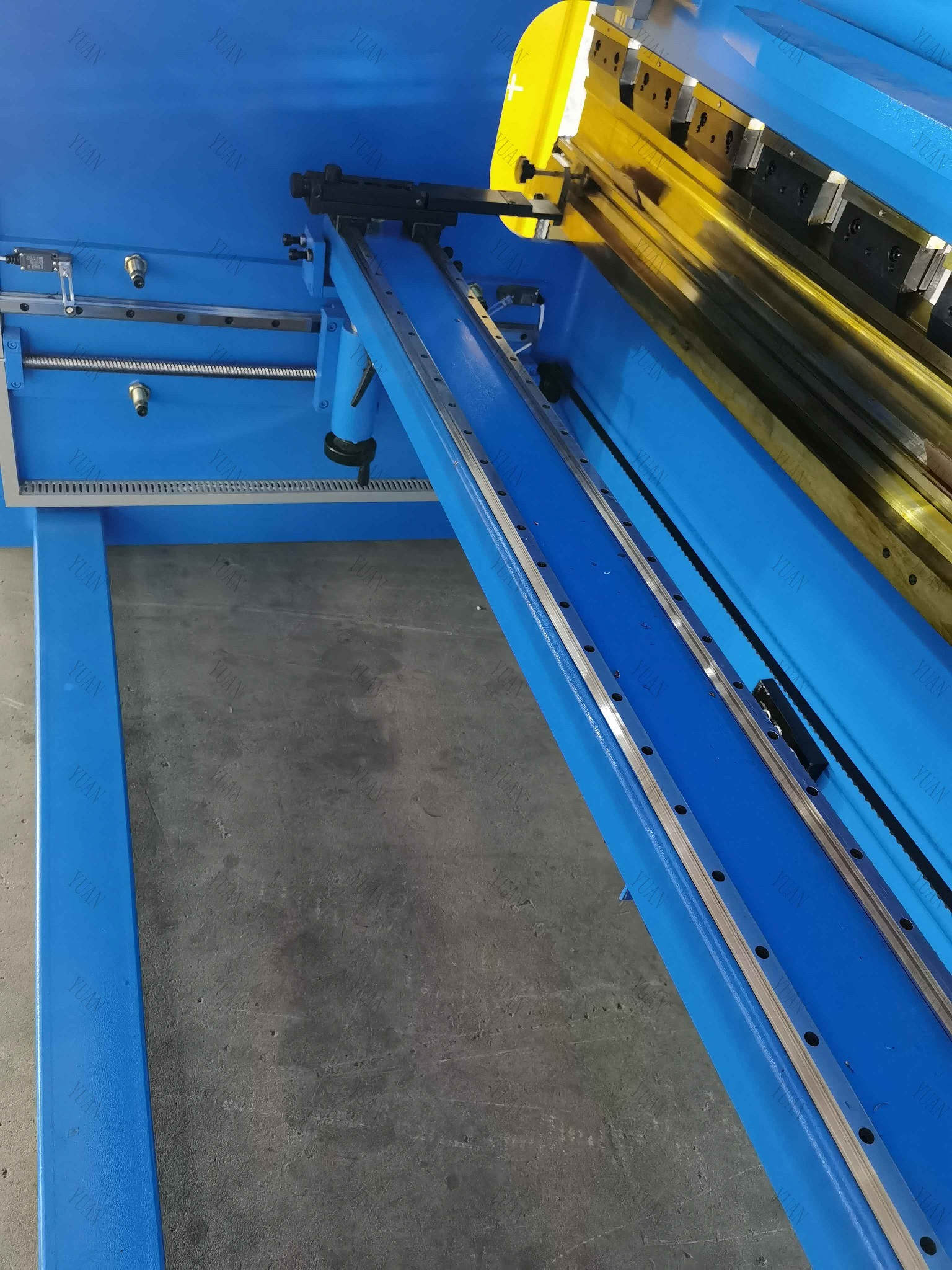 press brake back gauge